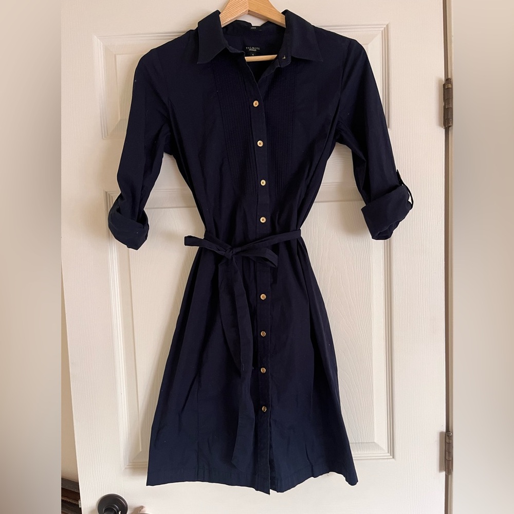 Elegant Navy Blue Button-Up Dress